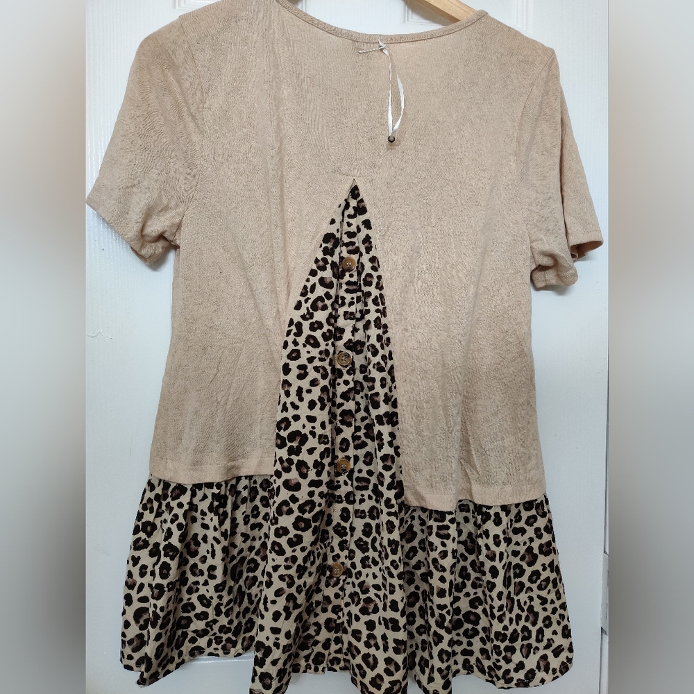 Umgee Beige Short Sleeve Top with Animal Print Hem - Picture 4 of 5